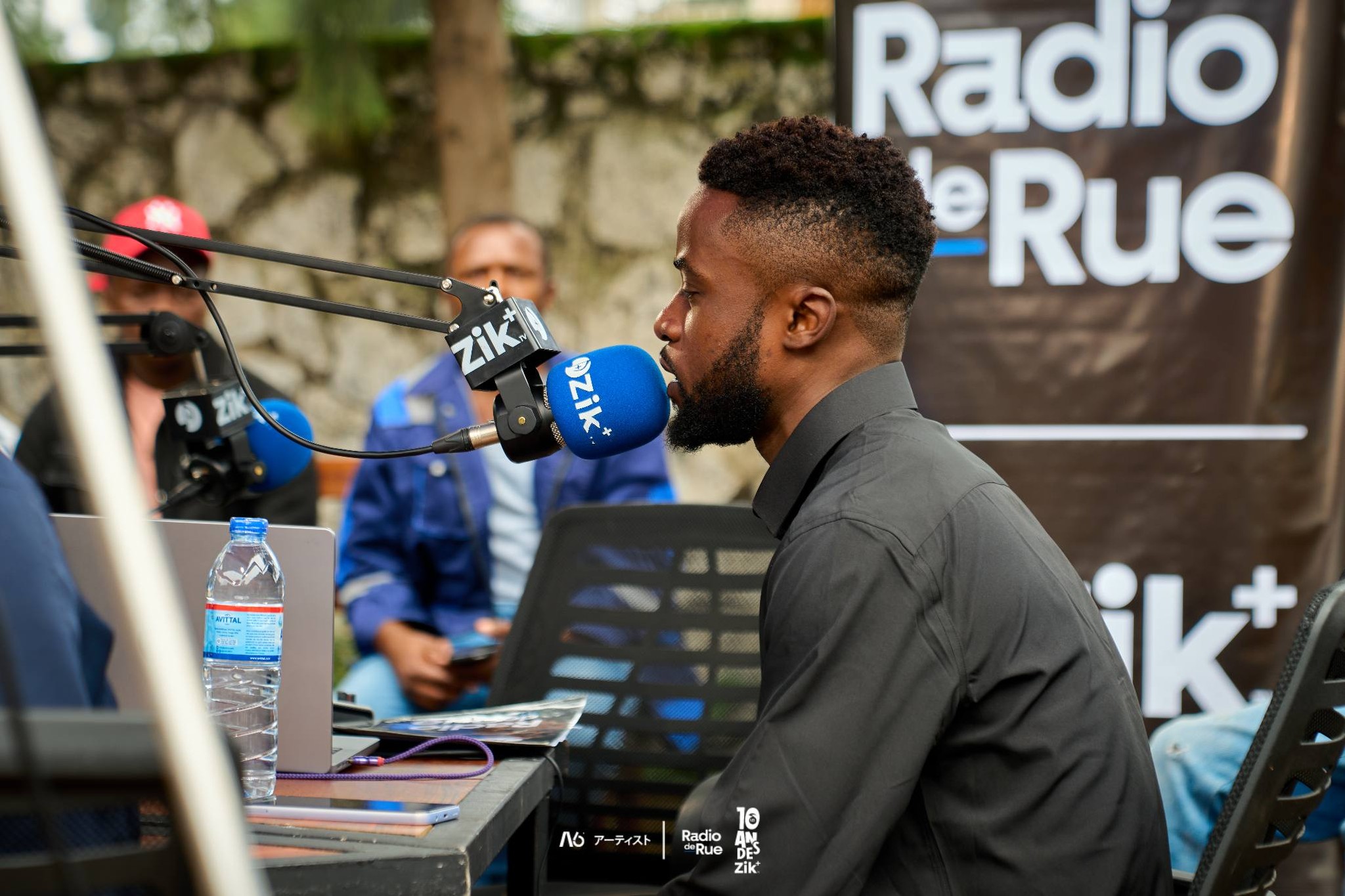 David Kadesi illumine la Radio de Rue pour les 10 ans de Zik+
